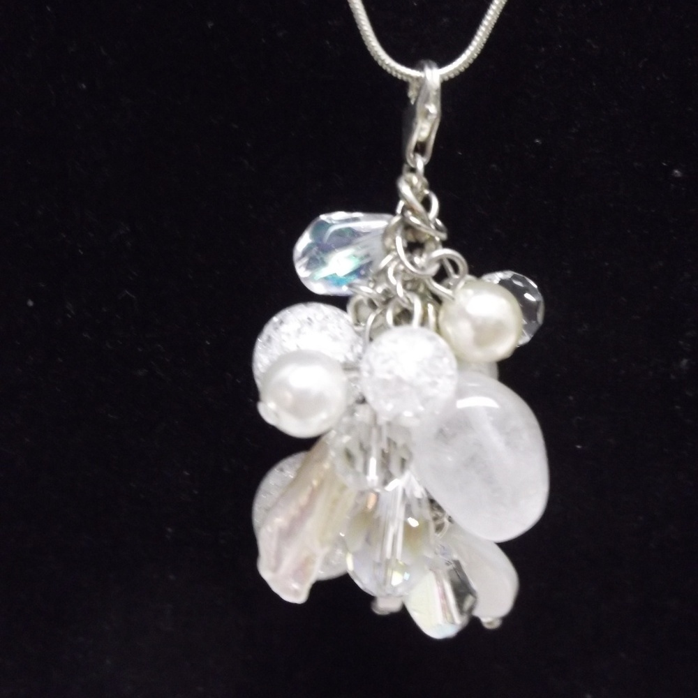 30" 925 silver Chain w/pearls Quartz claw drop